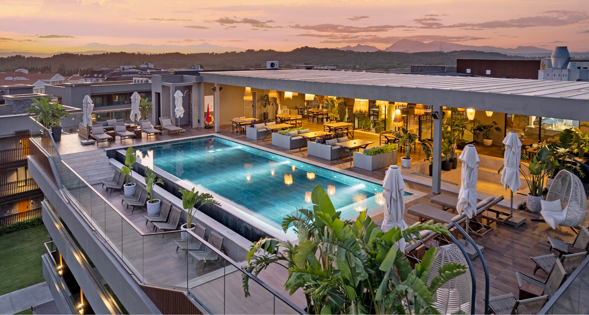 Jacaranda Luxury Gastronomi Rooftop Bar Galeri 17